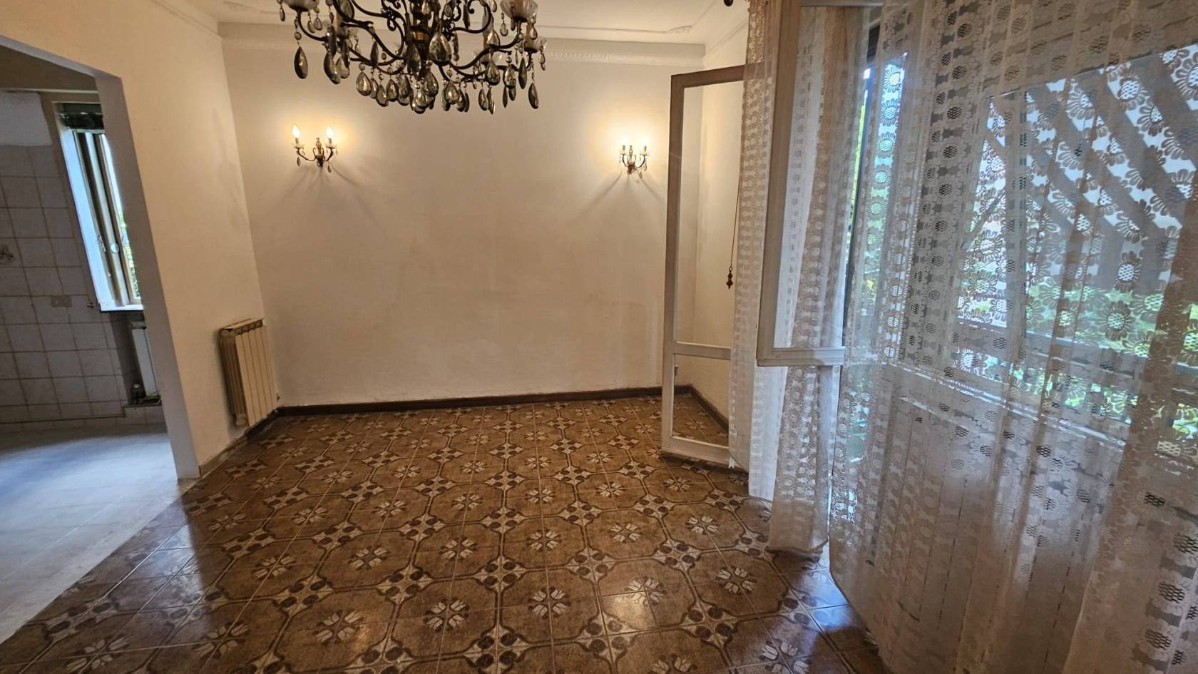 Mestre nella zona molto richiesta di Viale San Marco, in piccola palazzina di sole 5 unità con poche spese, appartamento di circa 74 mq al 1° piano, 