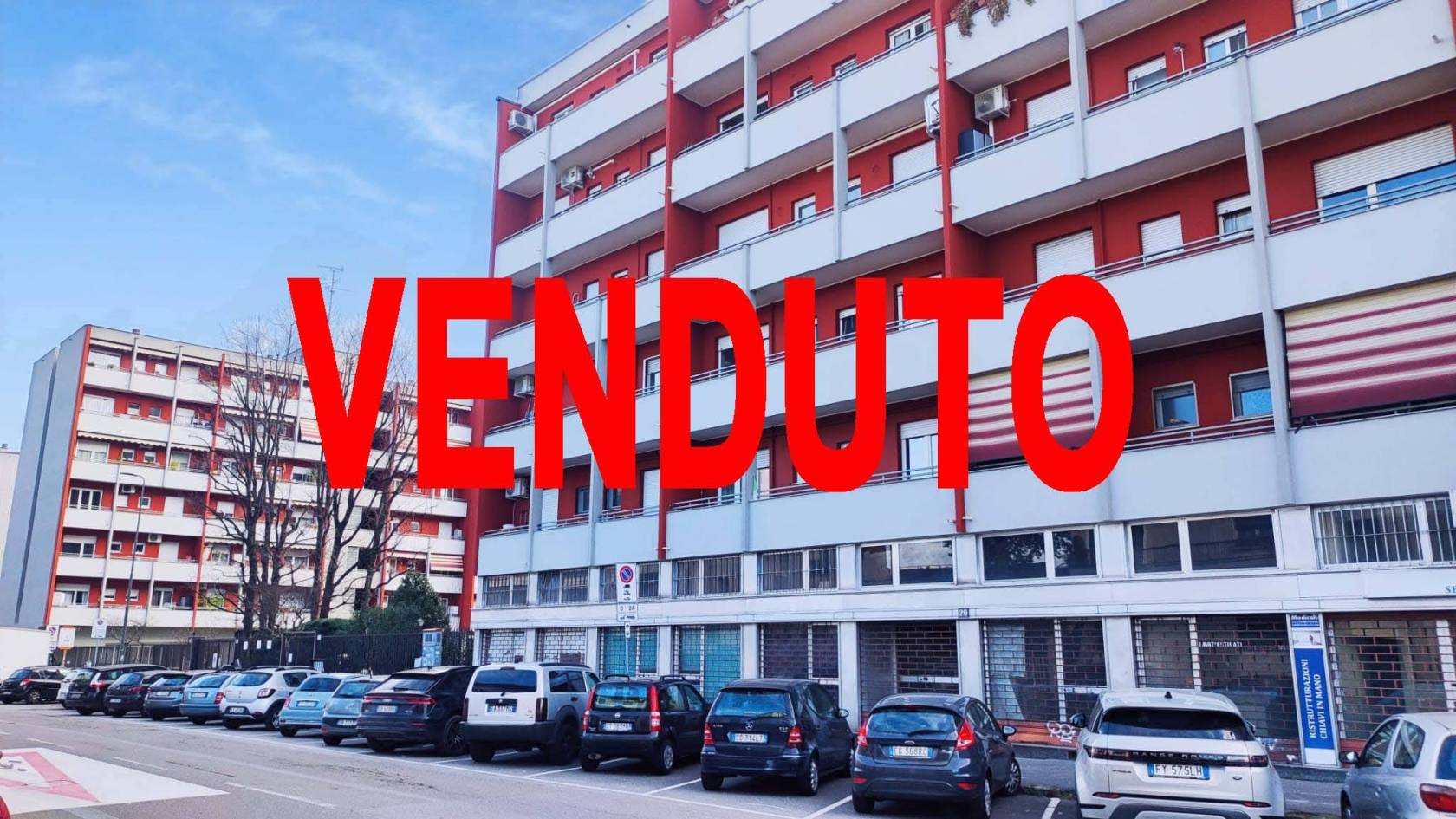 Zona Barona, Via Simone Martini, nelle vicinanze dell'università IULM e comodo con tutti servizi quotidiani, proponiamo in esclusiva un due locali di 
