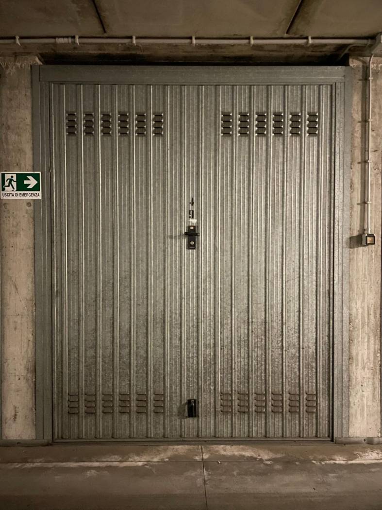 Nei pressi di Piazza Respighi, più precisamente Largo Sempione n. 166, proponiamo in vendita box auto di circa 13 mq. Comoda area di manovra, si 