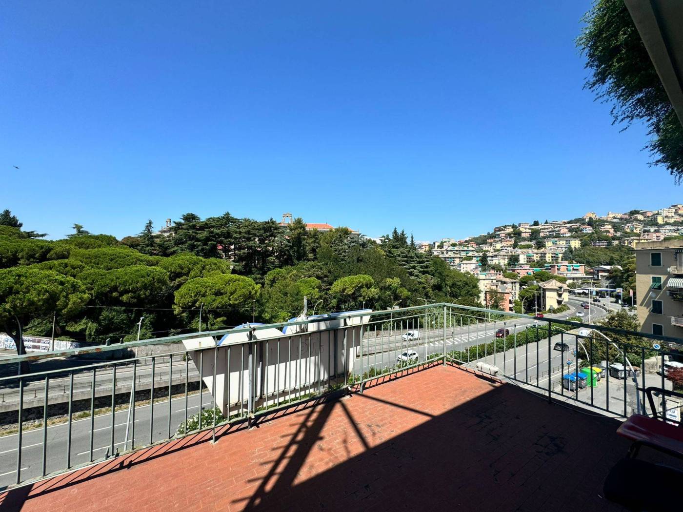 Via Carrara – Ufficio in locazione: Proponiamo in locazione ufficio di 140 mq situato al secondo piano di un edificio moderno, adiacente al Mya. 