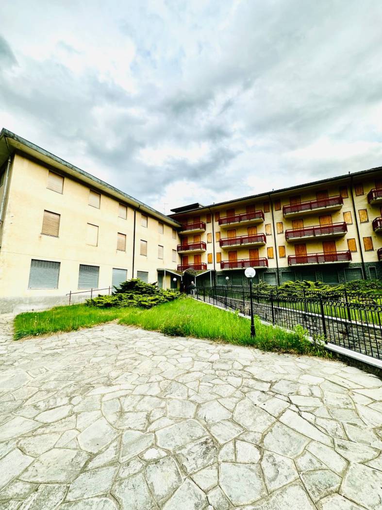 Valli di Lanzo nel Torinese nel Paese del Cioccolato a Mezzenile (To) a Po hi km dall'Aereoporto di Caselle Torinese, si Affitta Intero Stabile 