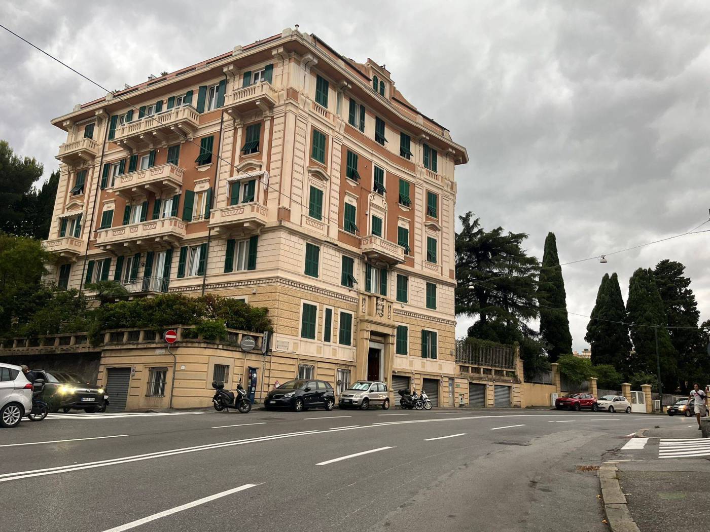 ALBARO PRESTIGIOSO Via Rosselli in palazzo signorile con tetto , facciata e scale in ordine, appartamento posto all'ultimo piano con ascensore, vista 