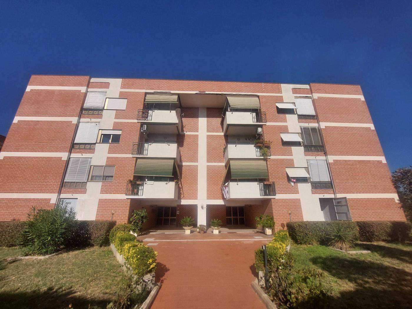 L'Agenzia Immobiliare Tecnoedil, propone in affitto, nella tranquilla e servita zona residenziale di San Gordiano, un appartamento spazioso al 