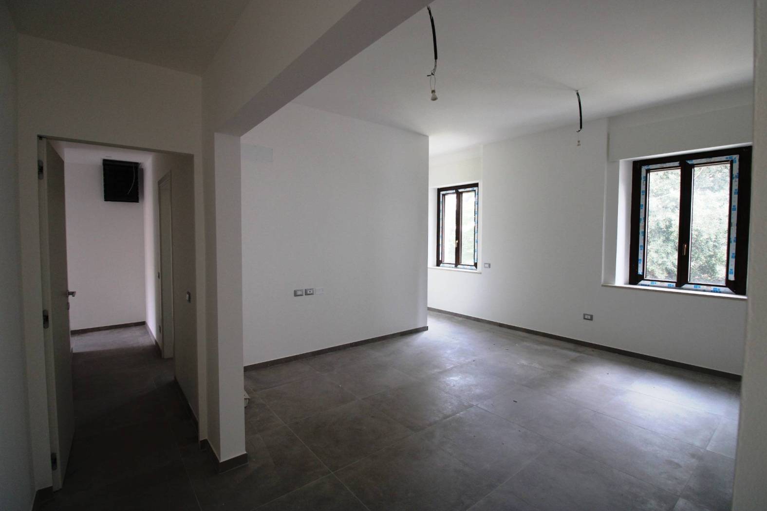 Stai cercando una soluzione abitativa di nuova realizzazione a due passi dal centro e dal mare ma non ami il condominio? Proponiamo in vendita IN 