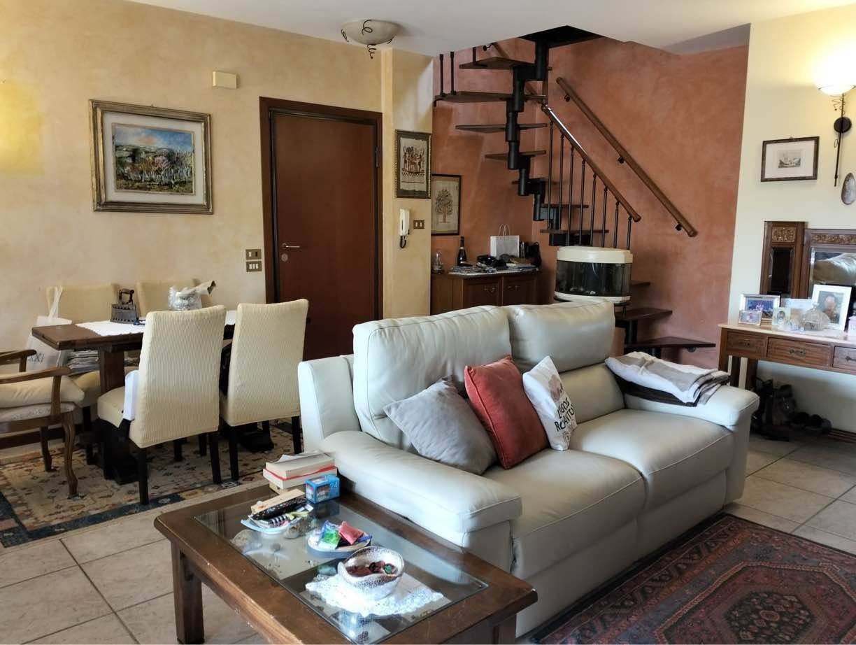 MARZOCCA di Senigallia, in zona centrale e residenziale con affacci sul verde pubblico e VISTA MARE, appartamento di ampia metratura con doppio 