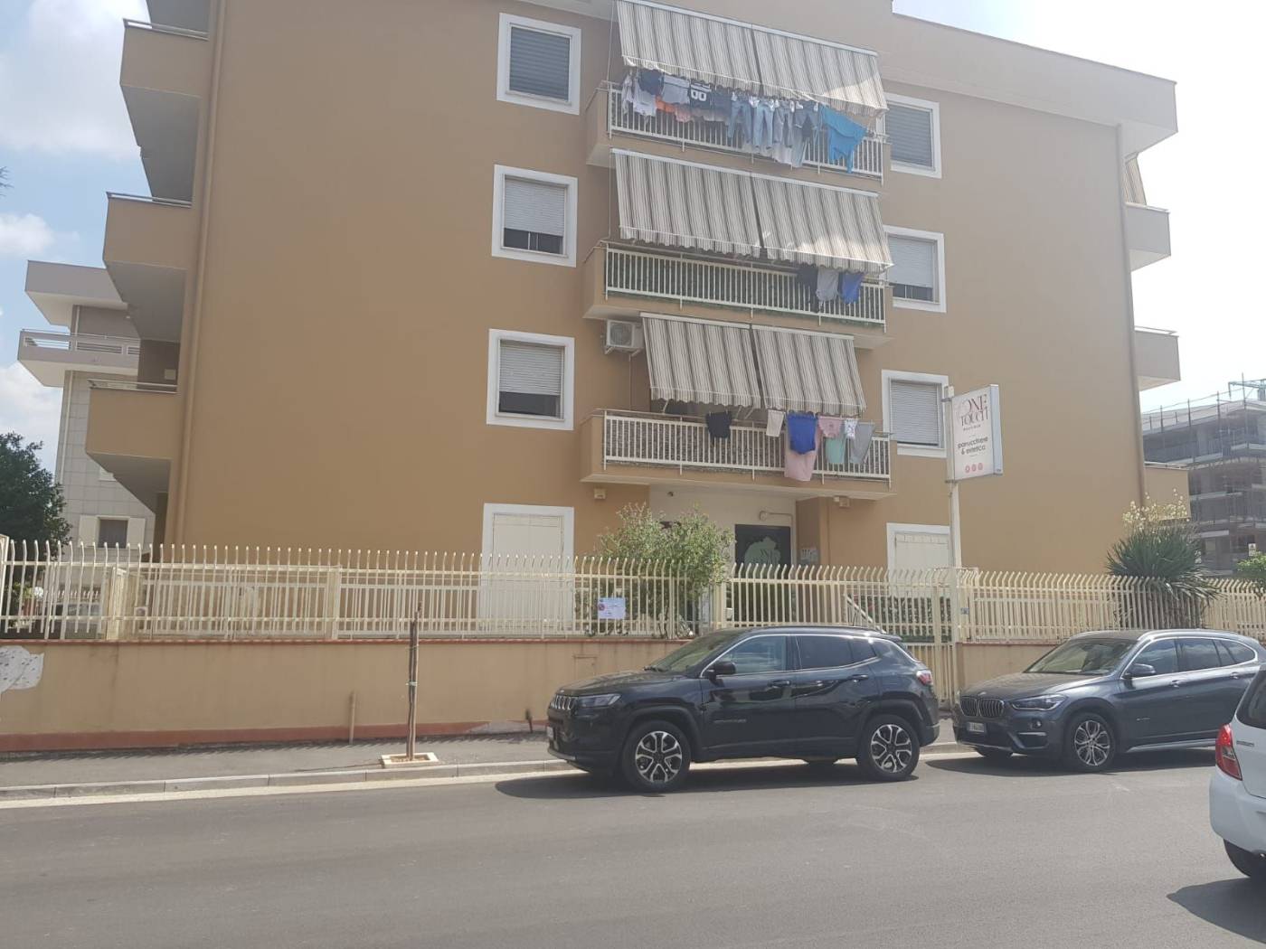 Cesa, in Via Berlinguer,poco distante dai carabinieri di Cesa ,disponiamo in affitto di un locale commerciale su strada di 130 mq . Canone mensile Eu.