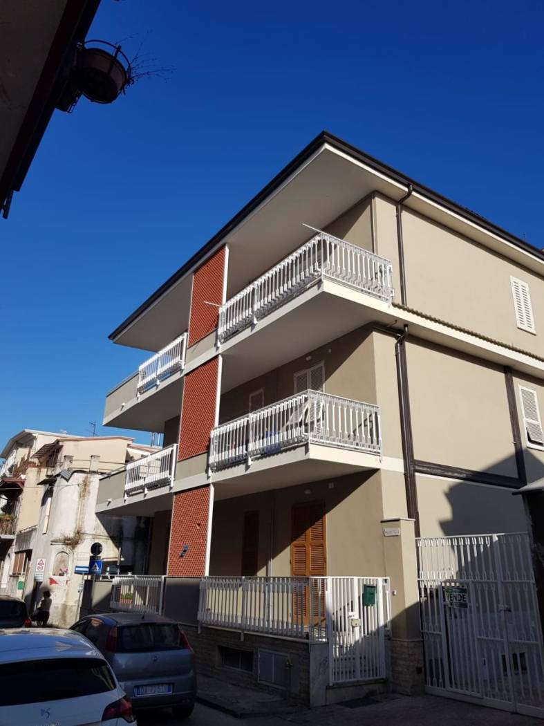 Cesa, zona Municipio, proponiamo un appartamento di 85 mq pronto per essere abitato, ristrutturato tutto l'esterno con lavori già completati. 