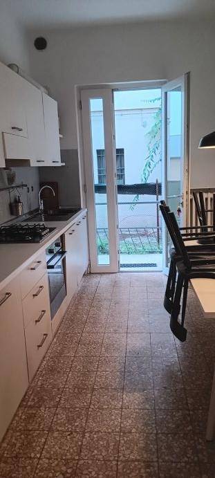 Mestre appartamento mq 80 piano terra completamente arredato cucina abitabile, camera singola, 2 camere matrimoniali,bagno, scoperto privato, posto 