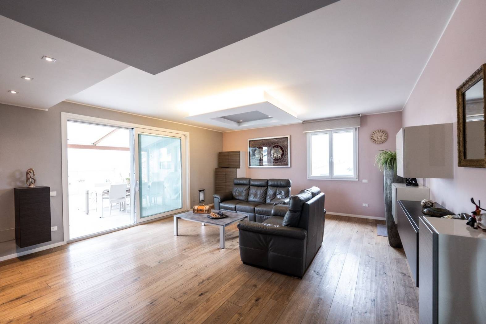 A Cologno al Serio in contesto residenziale di recente edificazione vendiamo FANTASTICO attico al secondo ed ultimo piano con accesso privato 