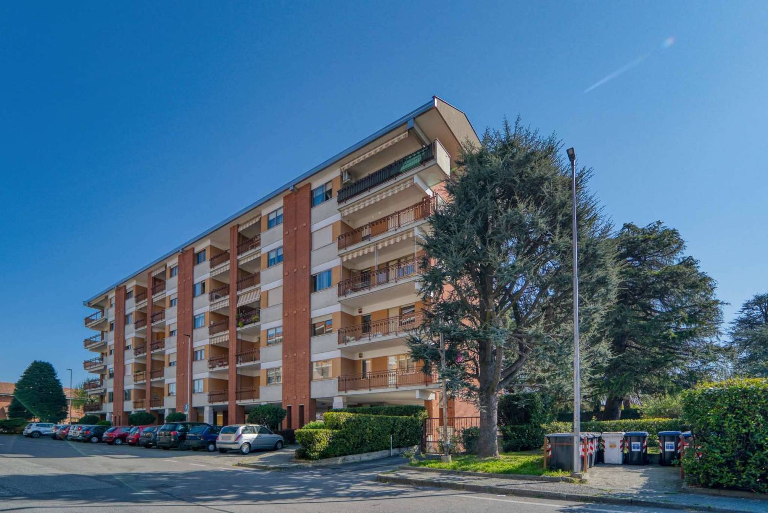 Rif: VIA BARACCA MANSARDA - Alpignano, e precisamente in Via Baracca, all'interno del Condominio I Pini, nelle immediate vicinanze di Via Val della 