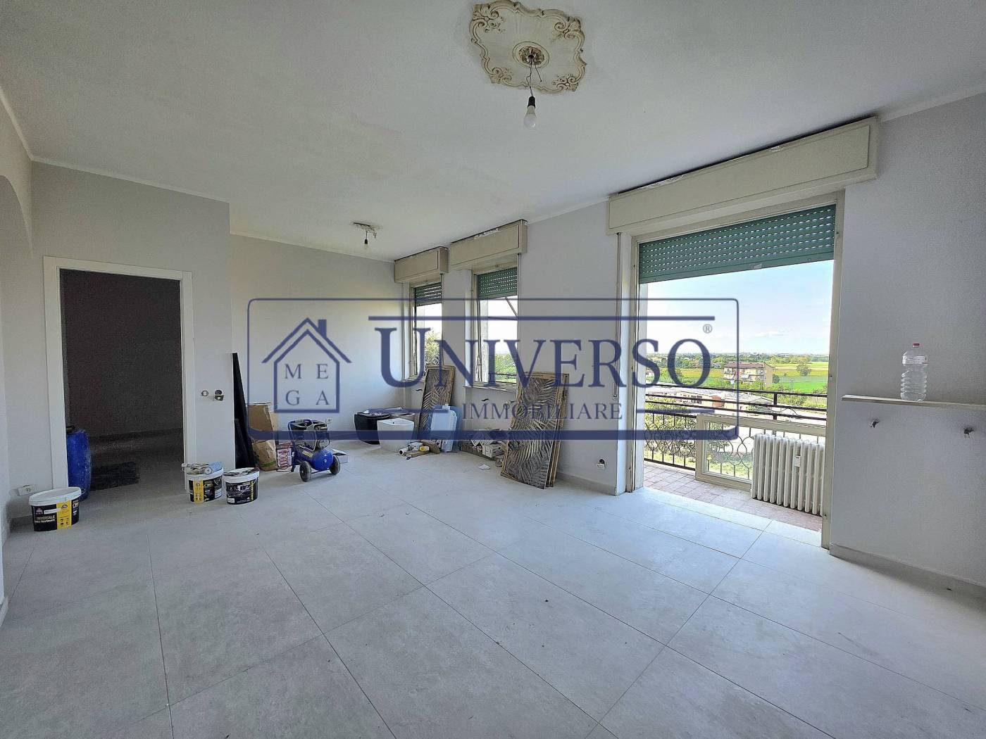 CASTEGGIO: Via Marconi/ad.ze stazione, in stabile con ascensore all'ultimo piano proponiamo Quadrilocale in fase di ristrutturazione completa con 