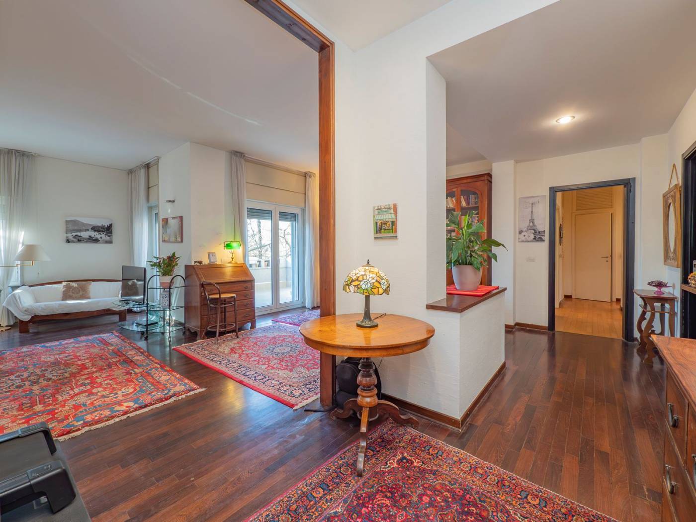 Si vende nella prestigiosa Settima Strada in San Felice appartamento signorile al secondo e ultimo piano composto da ingresso, soggiorno, sala da 