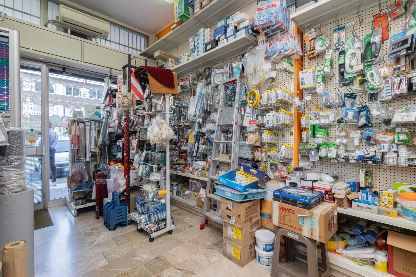 Interno non residenziale Interno non residenziale