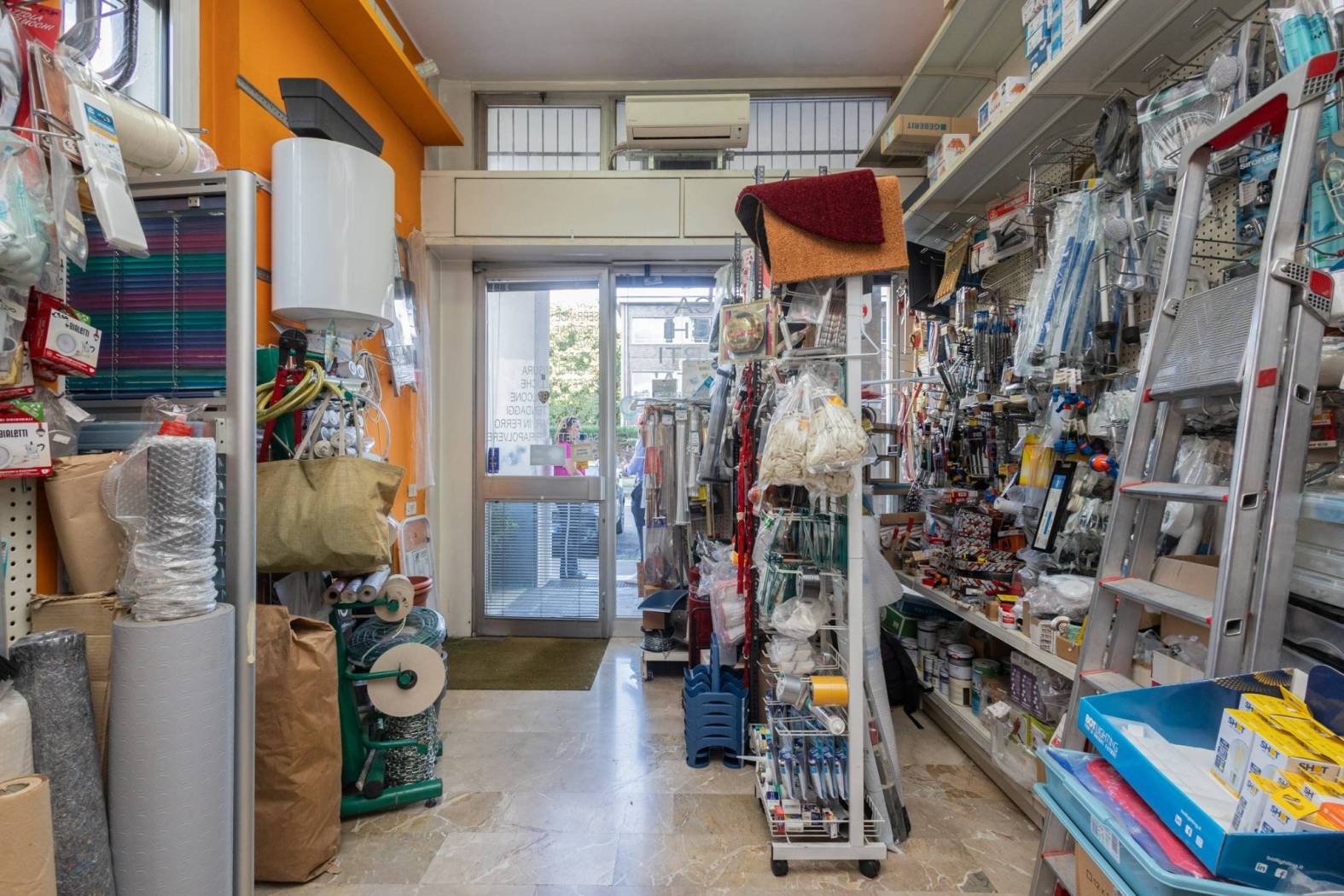 Interno non residenziale Interno non residenziale