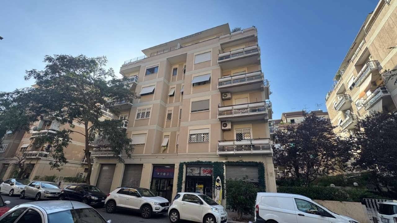 • Eu. 249.000,00 • 3 locali • 100 mq superficie calpestabile • quarto piano • Immobile garantito DESCRIZIONE IMMOBILE: Nella zona residenziale di 