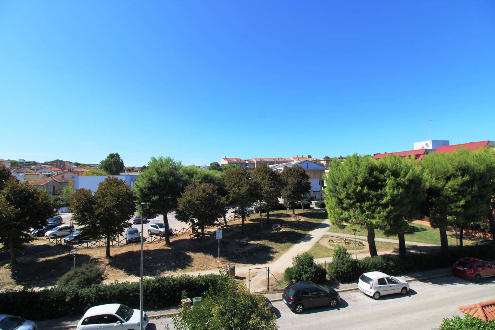 Proponiamo in vendita soluzione abitativa di pregio in Zona San Gabriele, in contesto assolutamente residenziale e servito (supermercati, scuole,