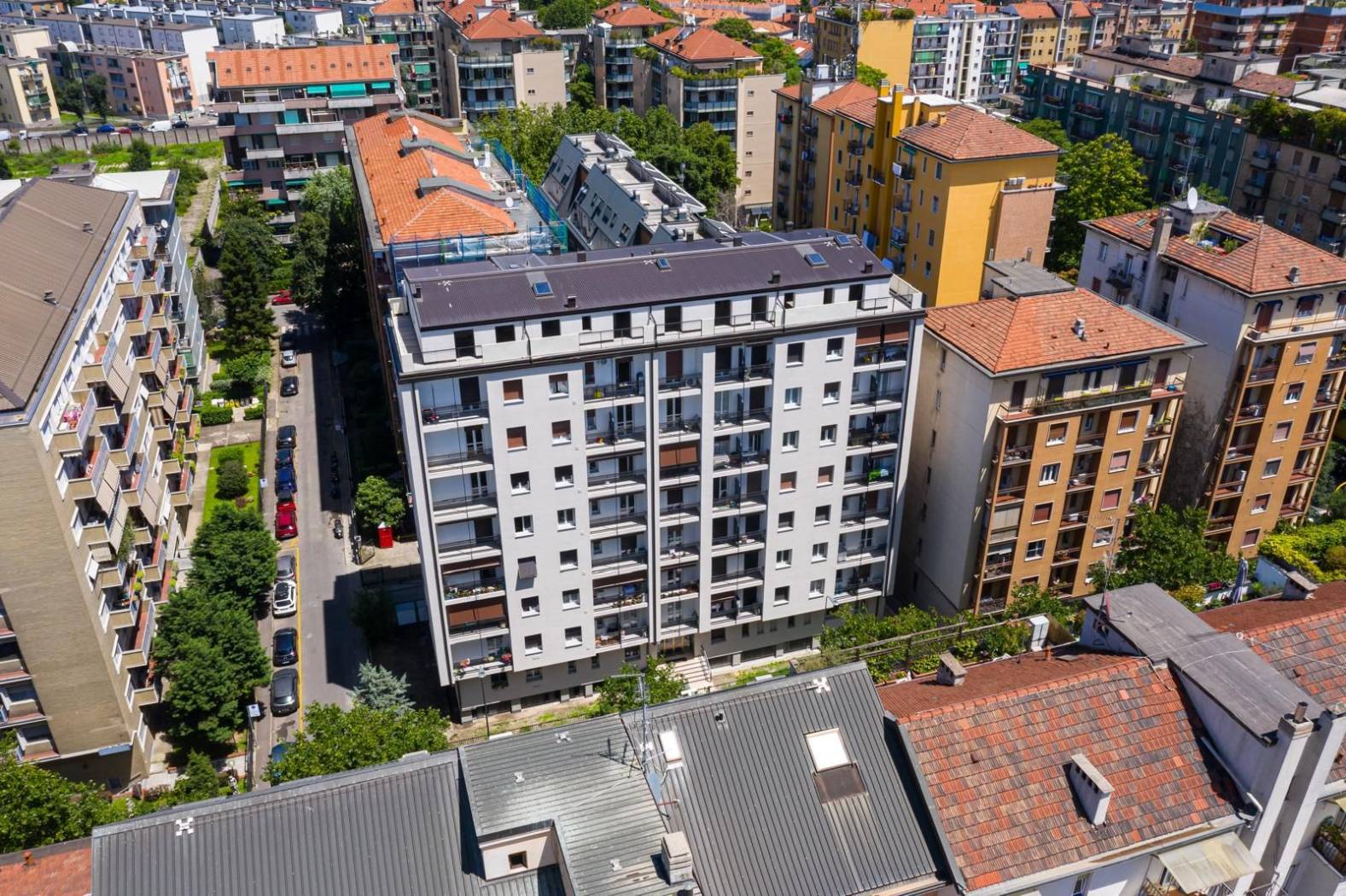 BILOCALE COMPLETAMENTE RISTRUTTURATO A NUOVO in CLASSE C Bilocale ristrutturato a nuovo al settimo piano di 53 mq in via Capecelatro, zona Rembrandt, 