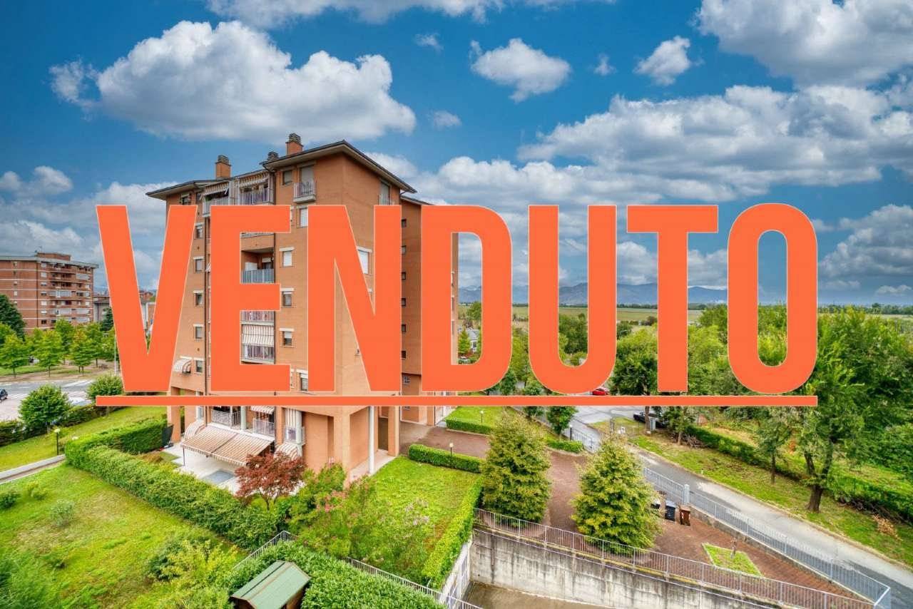 Rif: COLLEGNO - PIAZZA PERTINI - In Zona Borgata Paradiso e precisamente in Piazza Sandro Pertini, a 600 metri dalla fermata metropolitana Paradiso, 