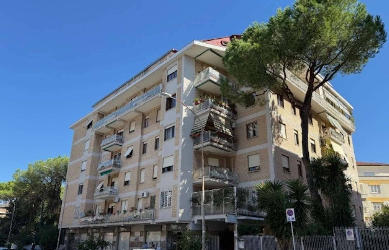 • Eu. 470.000,00 • 3 locali • 90 mq superficie catastale • 2 bagni • 3 Piano • Immobile garantito Trilocale in Vendita Colombo Ardeatino Parco Scott 