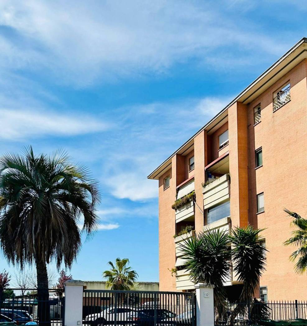 PORTUENSE PONTE GALERIA E PIU' PRECISAMENTE IN VIA ALDO BIBOLINI LA BL CASE IMMOBILIARE PROPONE LA VENDITA DI UN APPARTAMENTO COMPLETAMENTE 