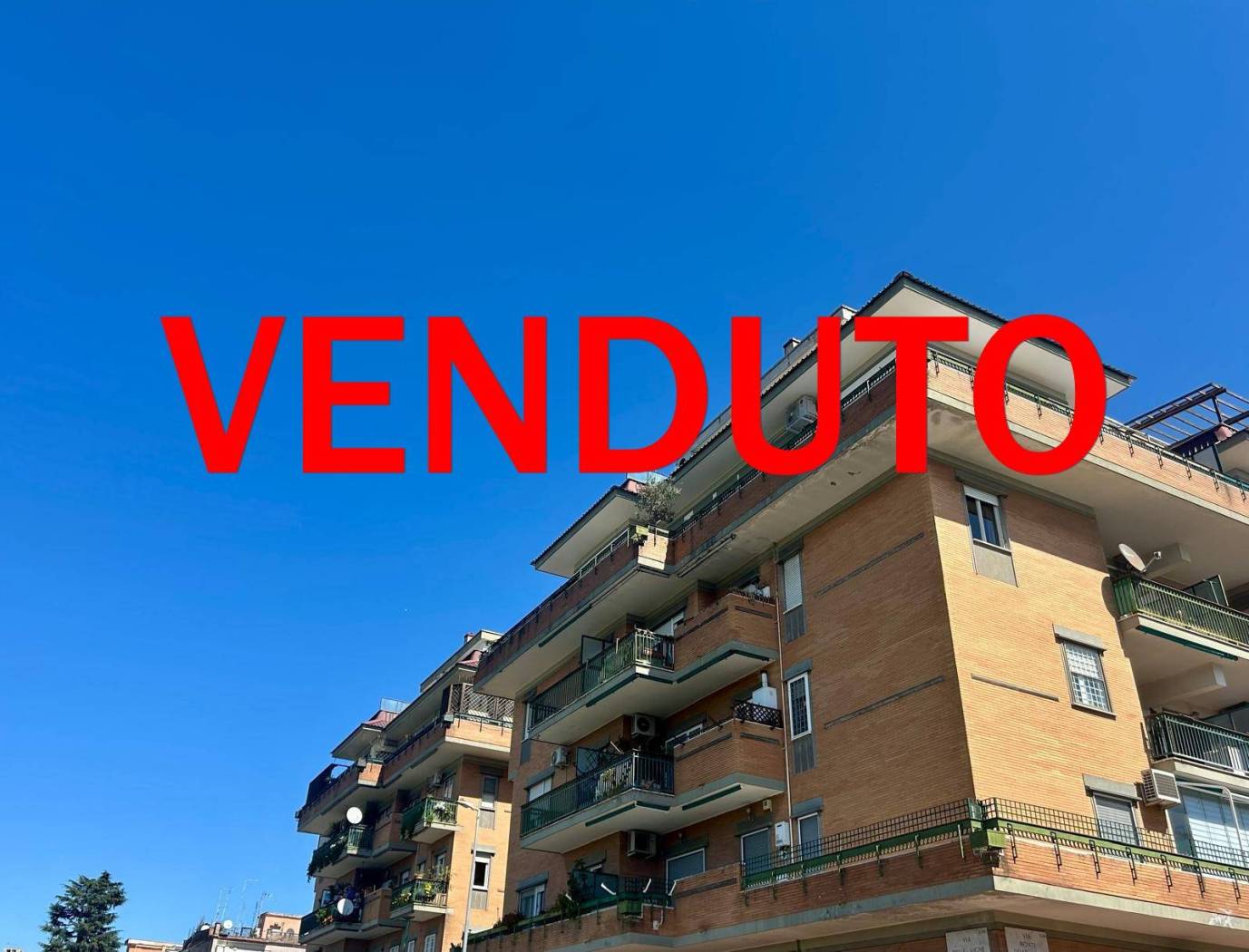 PORTUENSE COLLE DEL SOLE E PIU' PRECISAMENTE IN VIA DELLE VIGNE LA BL CASE IMMOBILIARE PROPONE LA VENDITA DI UN DELIZIOSO APPARTAMENTO CON VISTA 