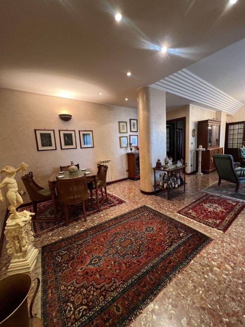 Salone