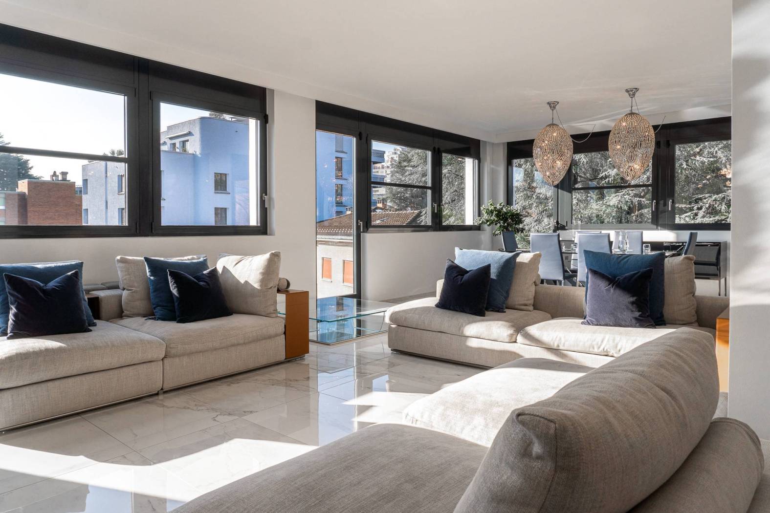 All'interno di un condominio di nuova costruzione vendiamo appartamento al 5° piano con terrazzo. L'appartamento è composto da ingresso, soggiorno 