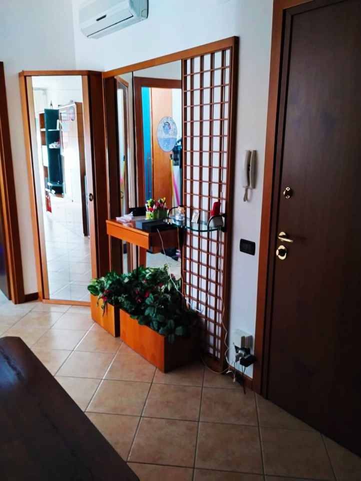 Mestre a due passi dal centro città appartamento di ampie dimensioni, in ottimo stato, composto da ingresso, soggiorno con terrazzo, cucina abitabile 