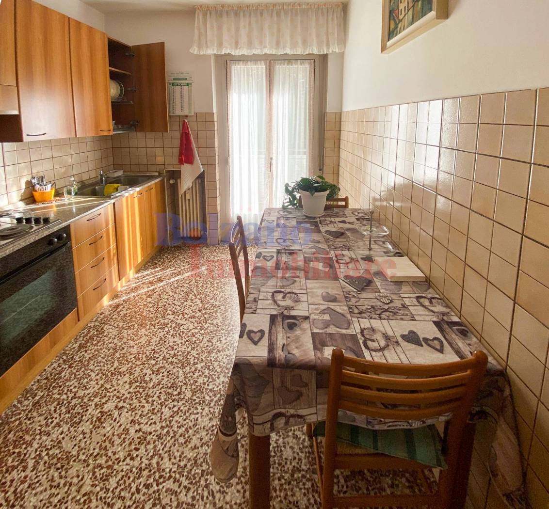 Appartamento a Bolzano in via Parma. In contesto residenziale tranquillo, proponiamo in vendita un luminoso appartamento sito al primo piano con 