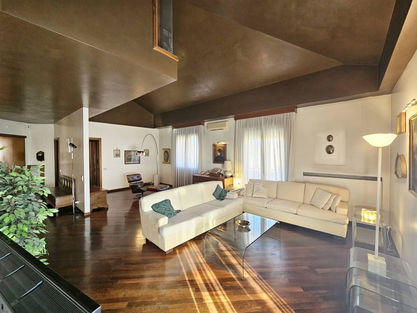 Salone