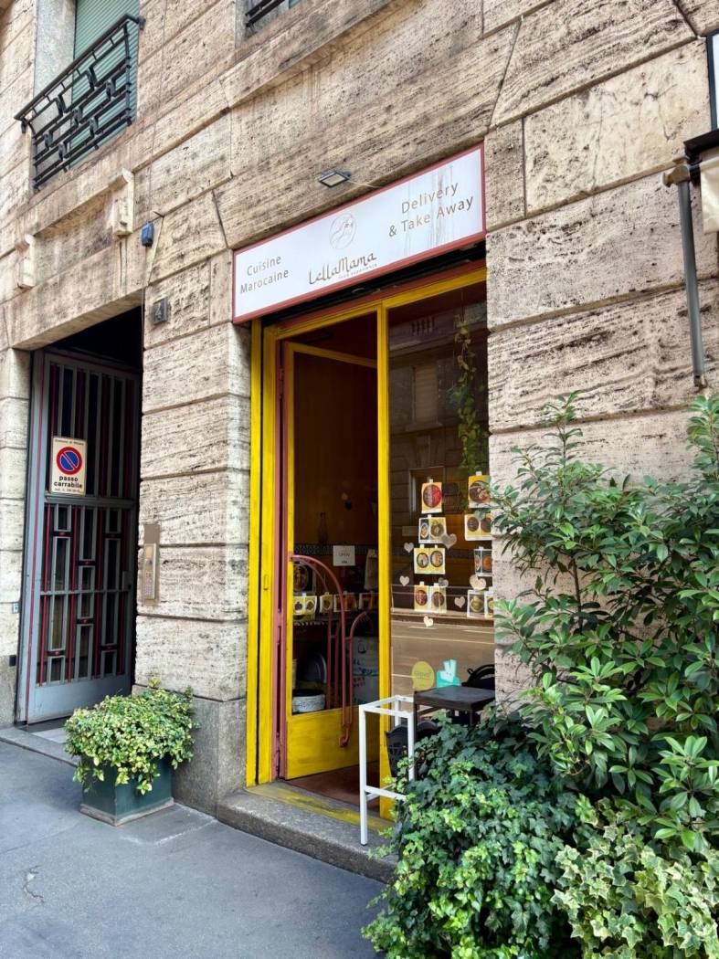 In posizione di grande passaggio vendiamo negozio a reddito completamente ristrutturato e con ottima attività di ristorazione all'interno.