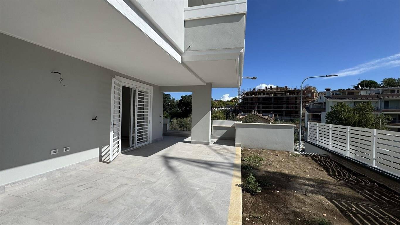 FONTE NUOVA – Tor Lupara – Proponiamo in vendita uno splendido trilocale con doppi servizi in un moderno complesso residenziale di nuova costruzione 