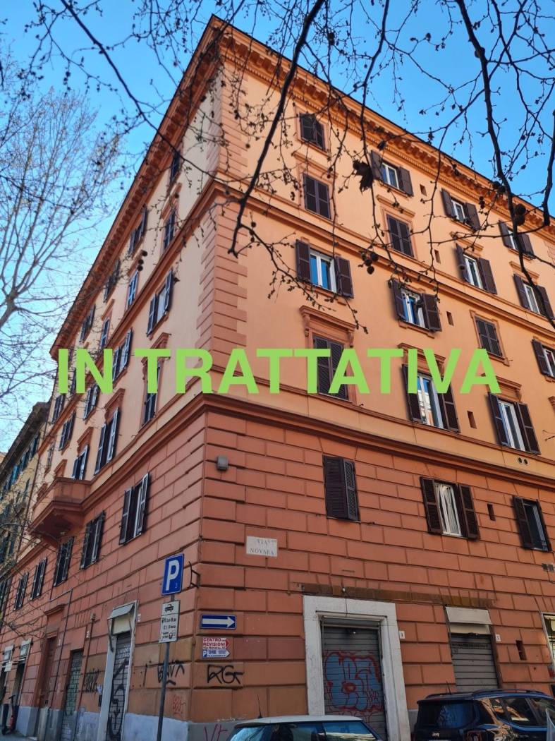 TRIESTE NOMENTANA Via Nomentana angolo via Novara in palazzo d'epoca, proponiamo la vendita di un attico con terrazza. L'immobile, che ha un 