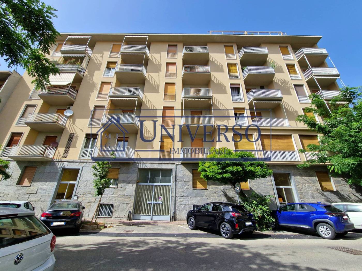 VOGHERA: Sei alla ricerca di un appartamento di ampia metratura, comodo per la stazione e con box auto? Via Vittorio Veneto, in posizione comoda e 