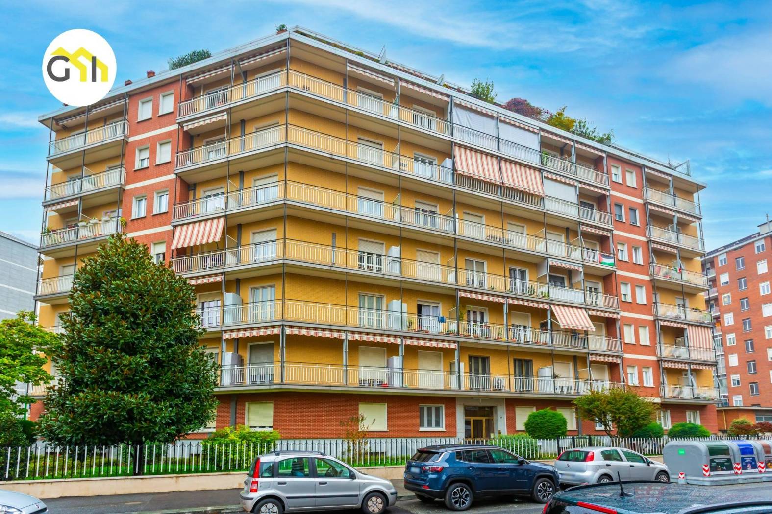 L'agenzia Gagliardi Immobiliare propone in vendita appartamento in elegante condominio anni '60 riqualificato completamente dal punto di vista 