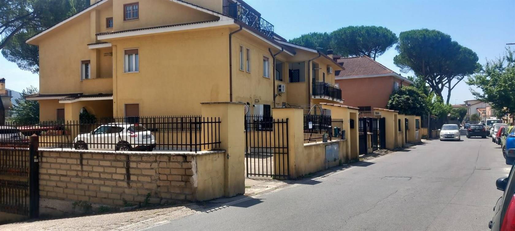 Guidonia Montecelio – Località Villanova – Proponiamo in vendita un appartamento di 45 mq in piccolo fabbricato, situato al primo piano e composto 
