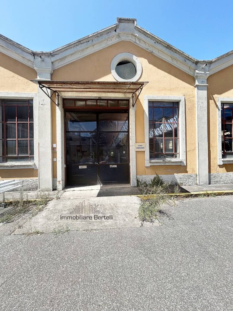 VIA MEUCCI 43 - SPAZI COMMERCIALI - Nella vecchia fabbrica di produzione dell'Ovomaltina, riconvertita in epoca recente in area commerciale ed 