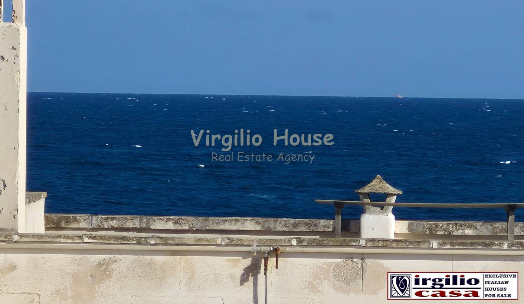 Ref 406 Virgilio House Real Estate propone in vendita a Camerini di Ostuni una splendida casa indipendente di circa 100 mq, situata a pochi passi dal 