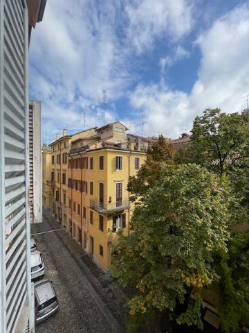 AD.ZE VIA GALLUCCI. IN PICCOLO PALAZZETTO DI SOLE 4 UNITA' APPARTAMENTO DI 92 MQ COMM. CA DA RISTRUTTURARE POSTO AL 3° PIANO S/ASC., E SOLO AL PIANO 