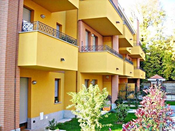 Zona Policlinico – In contesto tranquillo, su strada a fondo chiuso, delizioso e soprattutto spazioso monolocale ben distribuito, in palazzina di 