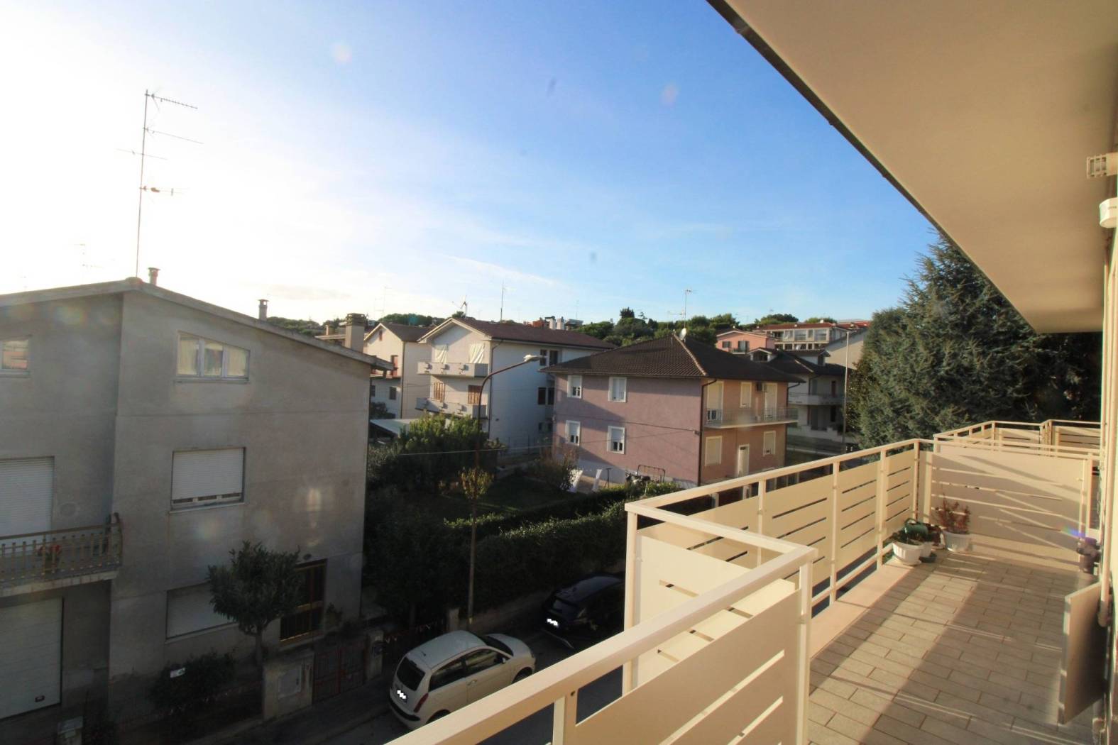 Sei alla ricerca di un immobile di medio/grandi dimensioni, abitabile da subito, in una zona residenziale e servita? Magari che abbia anche la 