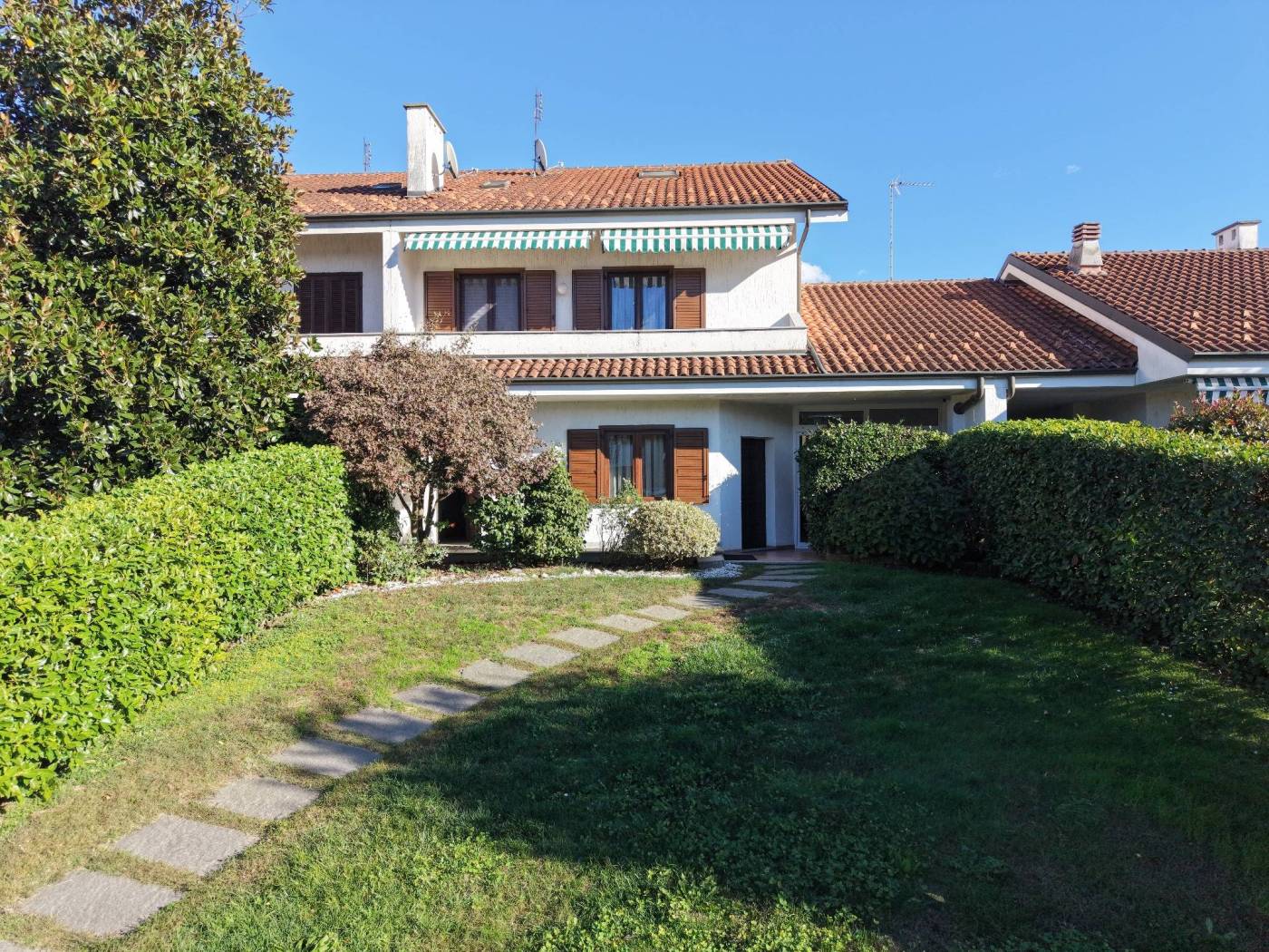 VILLA Bifamiliare in Vendita a Volpiano - Un'Oasi di Comfort e Stile! ** Scopri questa meravigliosa villa bifamiliare situata in una zona 