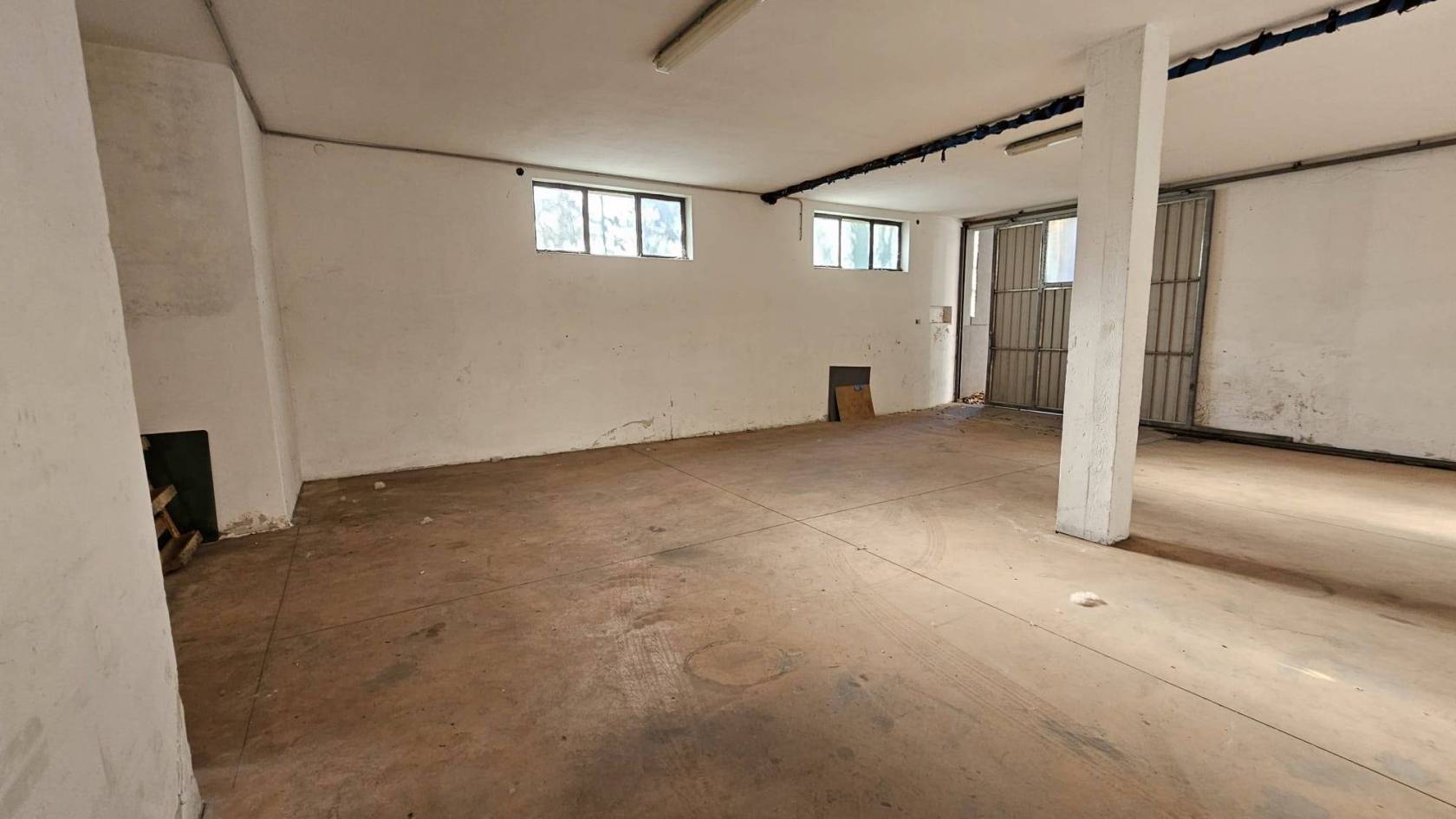 Ottimo magazzino/deposito di oltre 80 mq situato nella zona molto richiesta di Viale San Marco, in piccola contesto ben tenuto, locale già libero, 