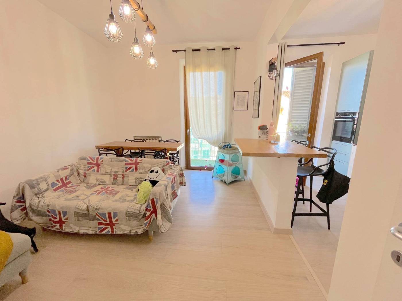 Ultimo piano 95 mq, panoramico. RISTRUTTURATO. Arredato RIF: VE5PIMU, FIRENZE,CURE/CARACCIOLO, Ultimo piano 95 mq, panoramico. RISTRUTTURATO. 