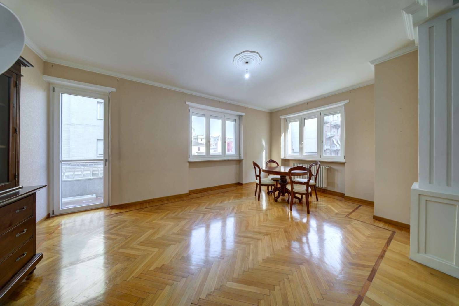 Rif: VIA PINELLI 84 - Zona San Donato, e precisamente in Via Pinelli, angolo Via Carlo Bossi , nelle immediate vicinanze di Corso Regina Margherita e 