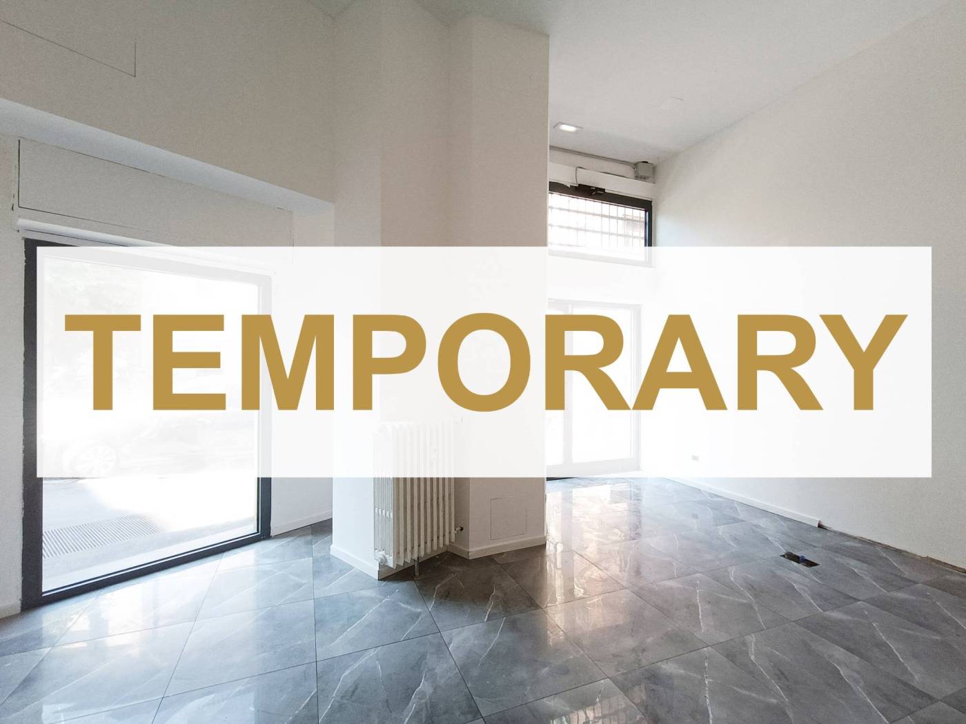 Duomo/Largo Schuster. Ottimo Temporary shop di 46 mq ristrutturato con ampia visibilità e due luci, angolare esposto sulla piazza e via Santa Tecla 