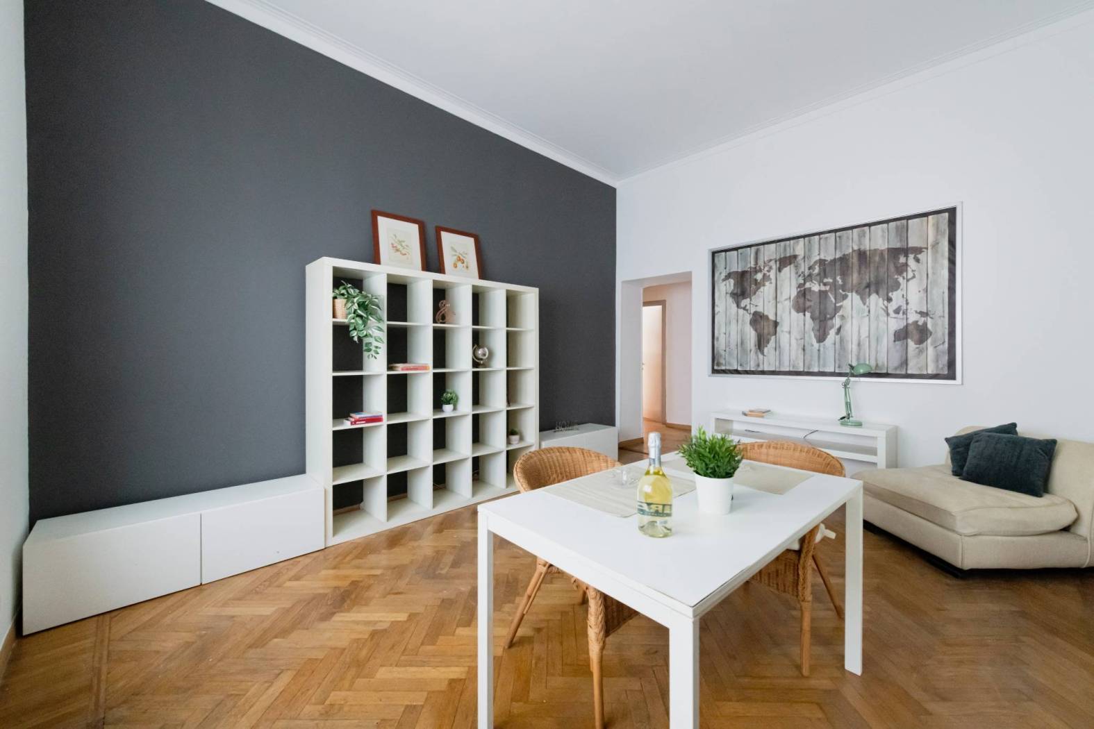 Via Massena 21 - Zona Arco della Pace proponiamo in vendita ampio bilocale di circa 85 mq con balcone. L'appartamento situato al piano rialzato di 