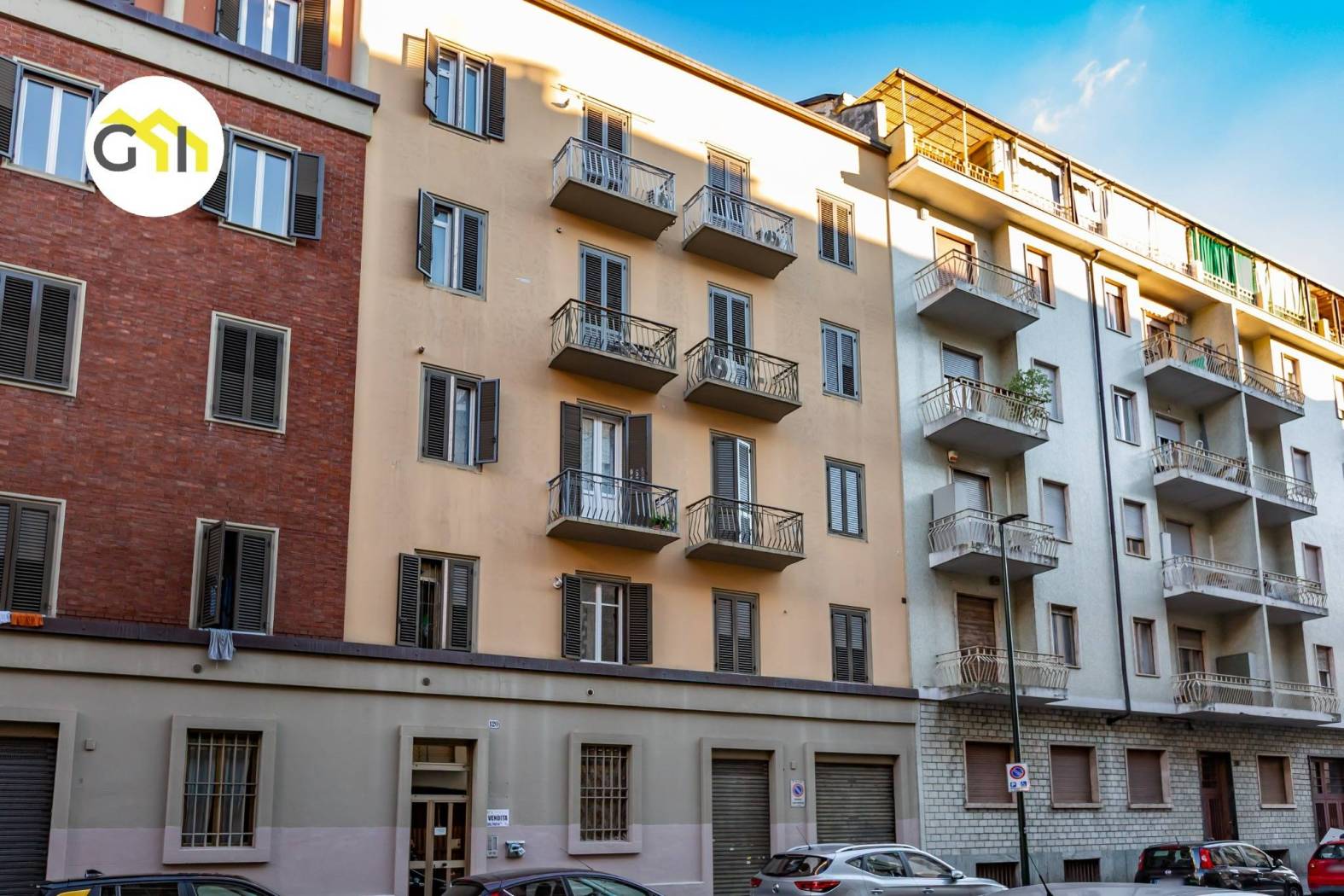 QUADRILOCALE VIA MONTE ROSA 120 In quartiere ricco di attività commerciali e servizi, a pochi passi dall'Ospedale Giovanni Bosco e comodo alle 