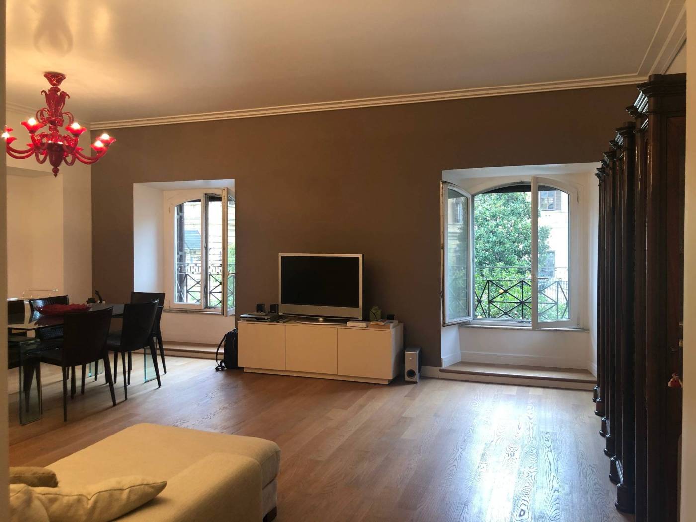 NO USO RICETTIVO In elegante palazzina del 1884 con servizio di portineria, completamente restaurata, appartamento ristrutturato, con materiali di 