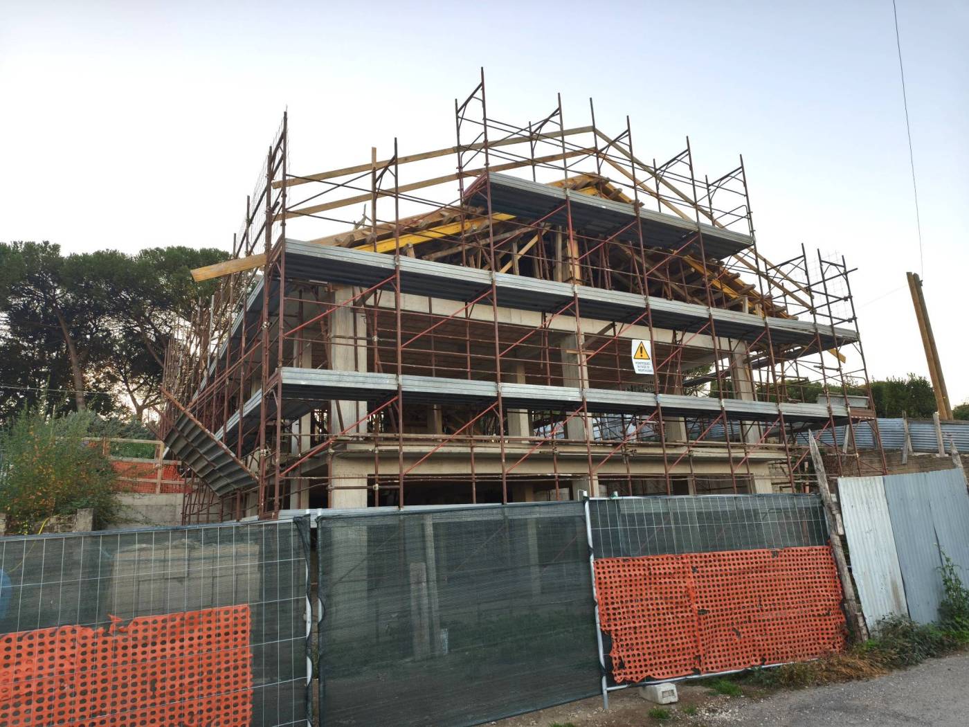 FONTE NUOVA - Località Tor Lupara - Proponiamo in vendita una penta familiare in costruzione, formata da 4 ville tri-livelli e una villa bi-livelli. 